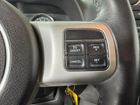 Used 2017 Jeep Compass Latitude AWD/4WD image 16