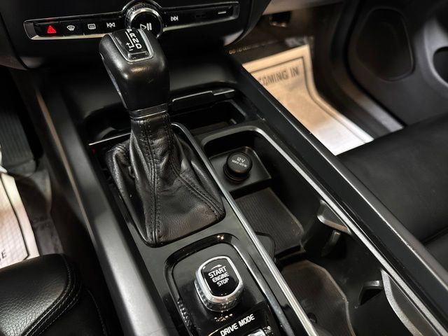 Used 2019 Volvo XC60 T5 Momentum w/ Multimedia Package AWD/4WD image 18