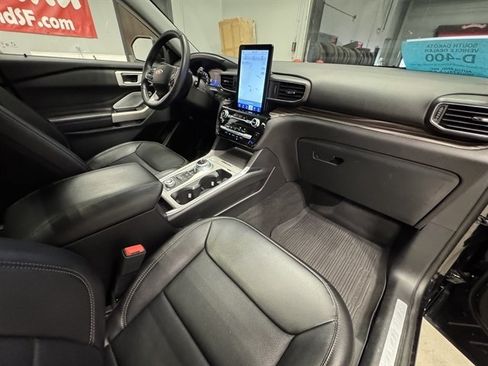 Used 2023 Ford Explorer Limited w/ Limited Technology Package AWD/4WD image 14