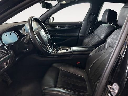 Used 2016 BMW 750i xDrive image 9