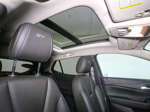 Used 2025 Buick Encore GX Sport Touring w/ Experience Buick Package AWD/4WD image 18