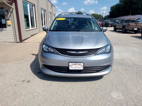 Used 2020 Chrysler Voyager Lxi image 2