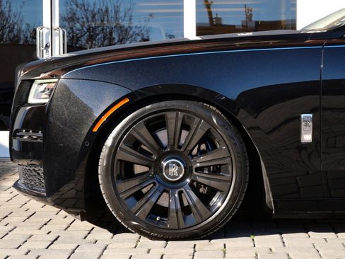 Used 2023 Rolls-Royce Ghost image 12