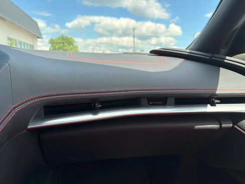 Used 2025 Chevrolet Corvette Stingray Coupe RWD image 17
