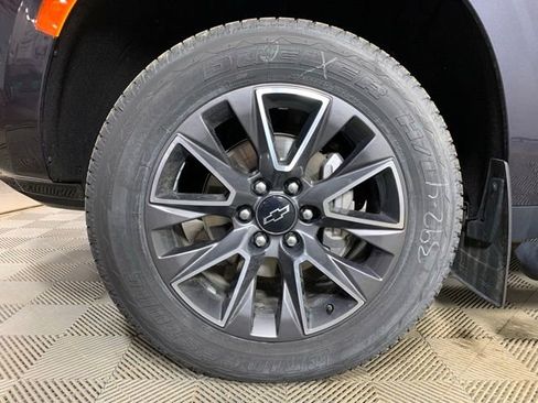 Used 2023 Chevrolet Tahoe Z71 w/ Luxury Package AWD/4WD image 33