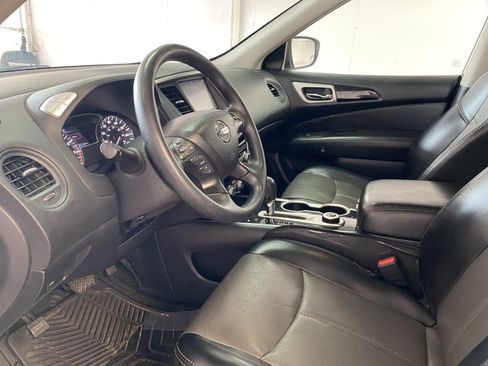 Used 2019 Nissan Pathfinder S AWD/4WD image 16
