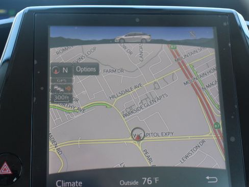 Used 2018 Toyota Prius Prime Premium FWD image 26