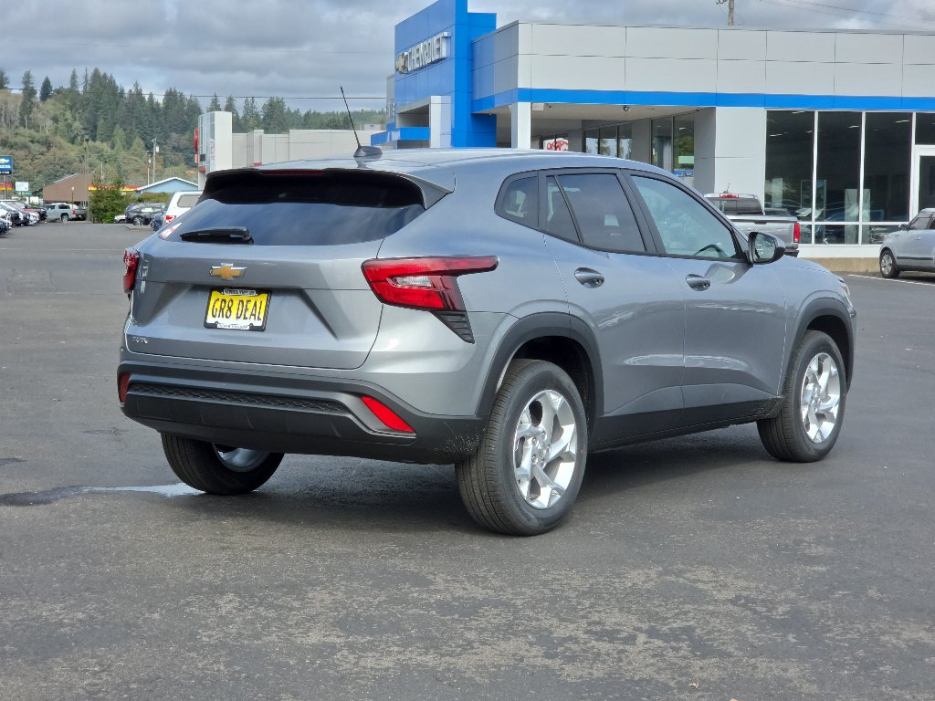 New 2026 Chevrolet Trax LS w/ LS Convenience Package FWD image 5