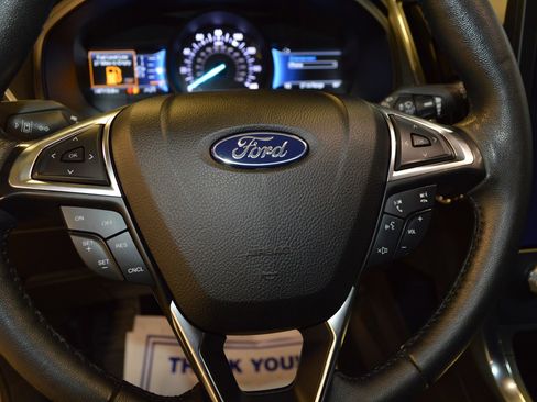 Used 2022 Ford Edge Titanium image 18