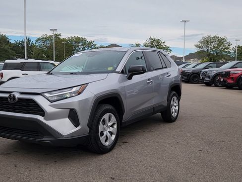 Used 2025 Toyota RAV4 LE AWD/4WD image 3