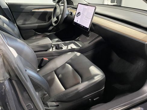 Used 2021 Tesla Model 3 Performance image 6