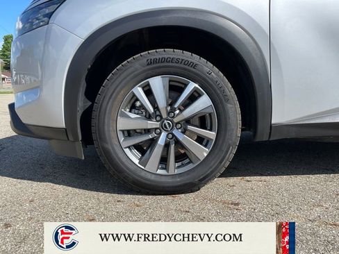 Used 2025 Nissan Pathfinder SL AWD/4WD image 26