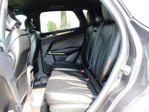 Used 2019 Lincoln MKC Premiere FWD image 29