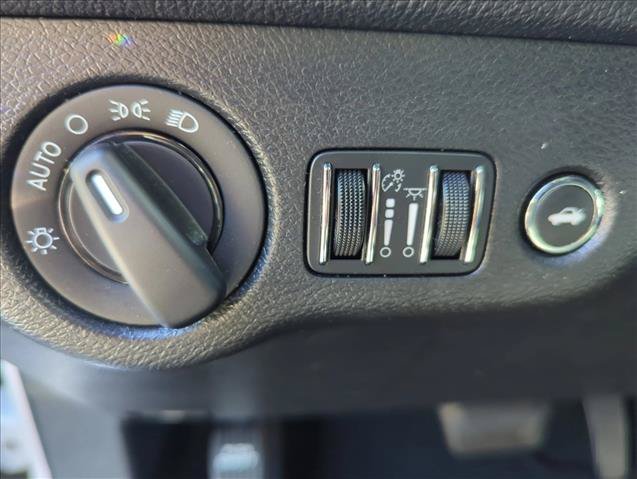 Used 2021 Dodge Challenger SXT RWD image 11