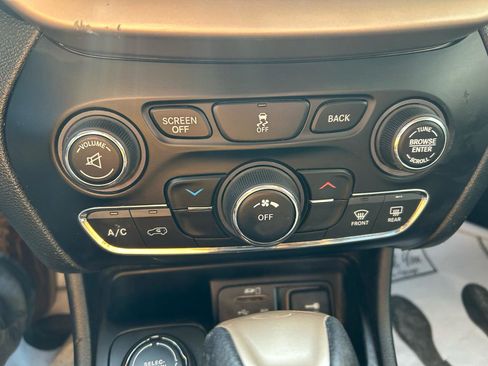 Used 2015 Jeep Cherokee Latitude image 24