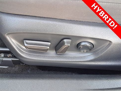 Used 2019 Toyota Camry LE image 7