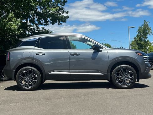 New 2026 Nissan Kicks SR AWD/4WD image 8