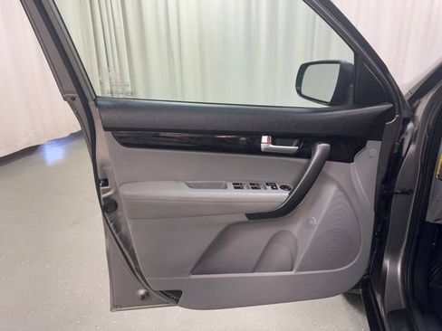 Used 2014 Kia Sorento LX FWD image 11