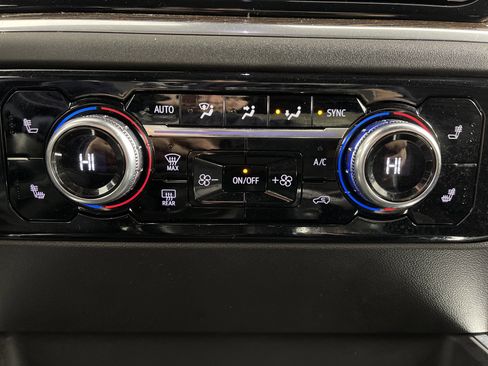 Used 2025 GMC Sierra 1500 Elevation image 24