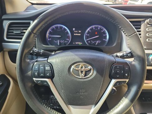 Used 2019 Toyota Highlander XLE FWD image 8