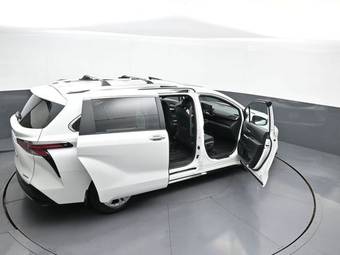 Certified 2025 Toyota Sienna Limited image 47
