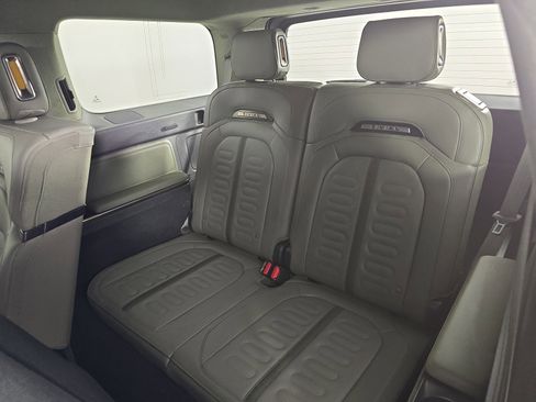 Used 2024 Rivian R1S Adventure image 22