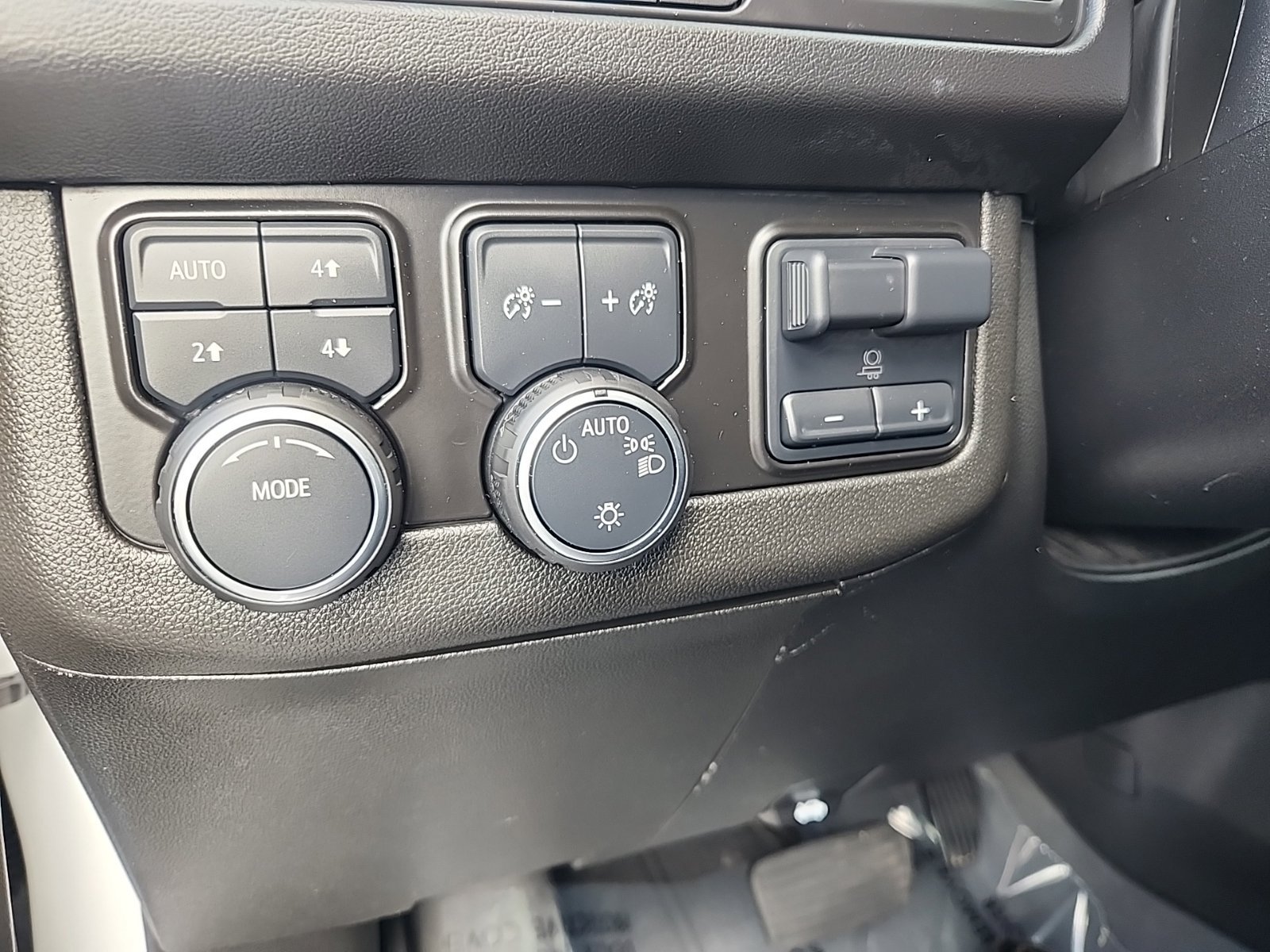 Used 2024 Chevrolet Tahoe LT w/ LT Signature Package AWD/4WD image 31