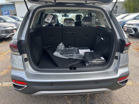 New 2025 Volkswagen Taos SE image 11