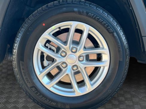 New 2025 Jeep Grand Cherokee L Laredo image 23