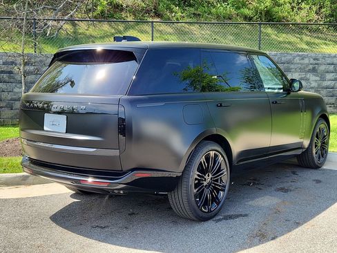 New 2026 Land Rover Range Rover Long Wheelbase Autobiography image 2