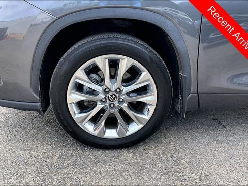 Used 2023 Toyota Highlander Limited image 8