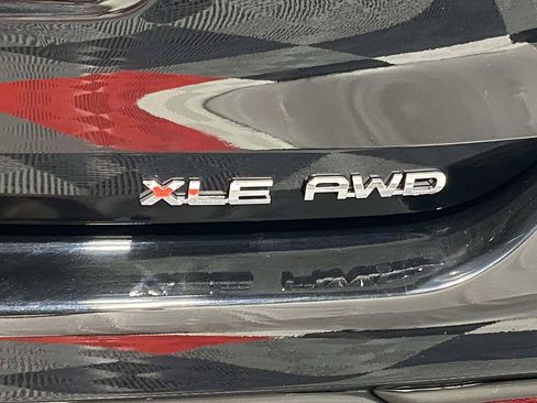 Used 2022 Toyota Highlander XLE AWD/4WD image 8