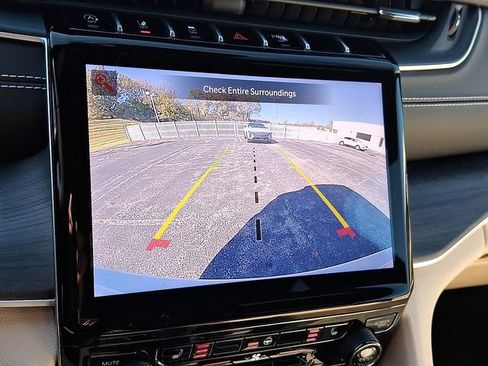 Used 2024 Jeep Grand Cherokee Limited image 20