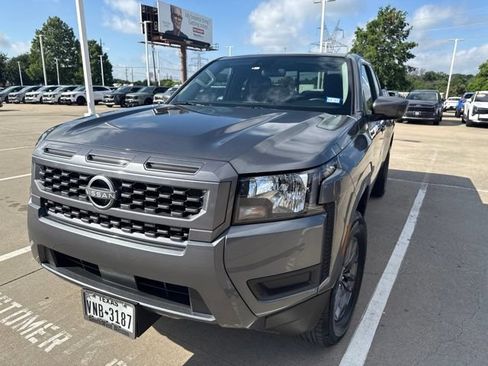 Used 2025 Nissan Frontier SV RWD image 2