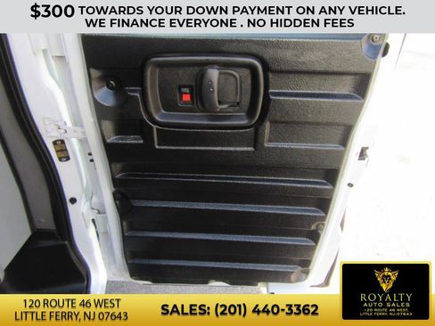 Used 2015 GMC Savana 2500 image 36