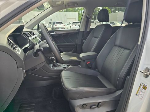 Used 2022 Volkswagen Tiguan SE AWD/4WD image 29