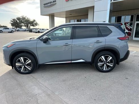 Used 2023 Nissan Rogue Platinum w/ Platinum Premium Package FWD image 2