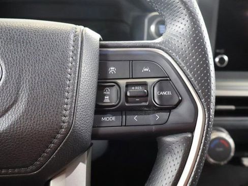Used 2025 Toyota 4Runner SR5 AWD/4WD image 17