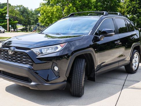 Used 2020 Toyota RAV4 XLE w/ XLE Grade Weather Package AWD/4WD image 3