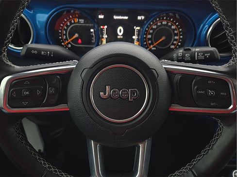 Used 2022 Jeep Wrangler Unlimited Sahara w/ Cold Weather Group image 19