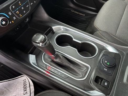 Used 2020 Chevrolet Traverse LT image 28