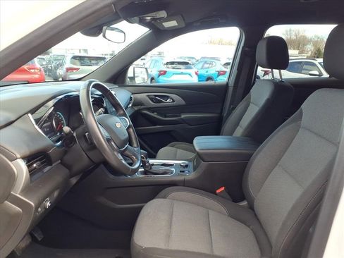 Used 2022 Chevrolet Traverse LT image 11