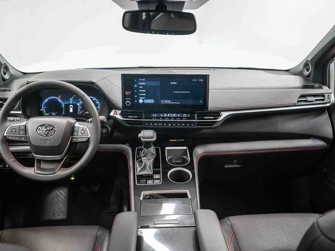 Used 2025 Toyota Sienna XSE w/ XSE Premium Package image 12