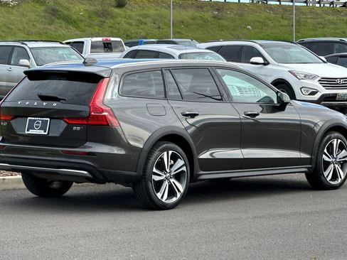 Used 2025 Volvo V60 B5 Cross Country Plus AWD/4WD image 3