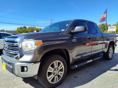 Used 2017 Toyota Tundra SR5 image 4