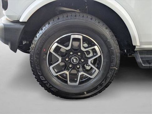 New 2025 Ford Bronco Outer Banks image 9