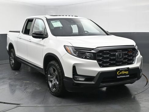 Used 2025 Honda Ridgeline TrailSport image 3