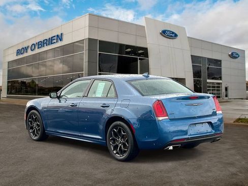 Used 2022 Chrysler 300 Touring L w/ Popular Equipment Group AWD/4WD image 3