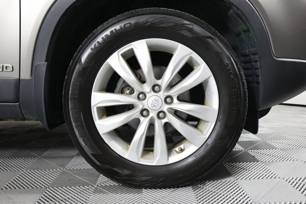 Used 2011 Kia Sorento LX w/ Convenience Pkg AWD/4WD image 6