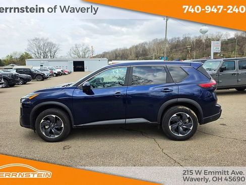 Used 2024 Nissan Rogue SV image 4